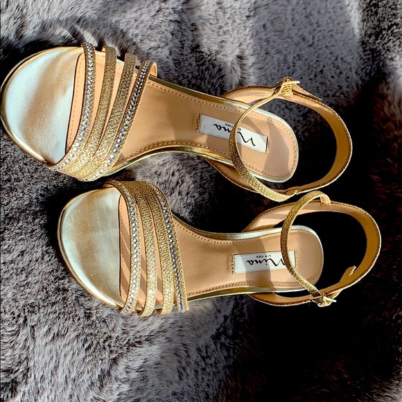 Size 7 (37) - Picture 1 of 3